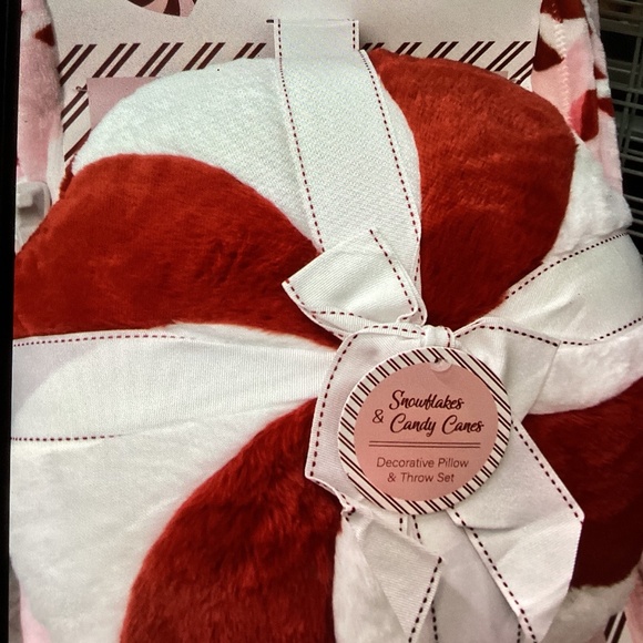 New Christmas Throw and Decorative Pillow Set- Christmas Candy - Picture 1 of 6